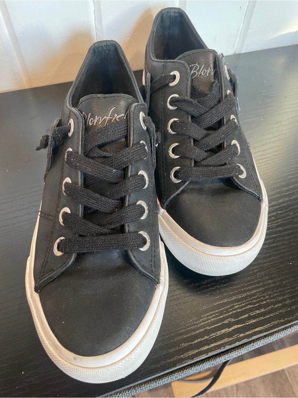 Blowfish Black and White faux  leather Lace-Up Sneakers size 6 - Picture 7 of 7